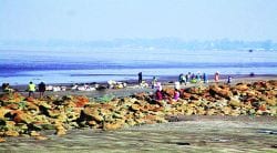 किनाऱ्यावरील गावांना पुराचा धोका