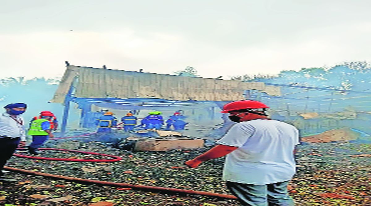 सुरक्षेच्या दृष्टीने येथे कोणतीच उपाययोजना केली नसल्याचे येथील काही कामगारांनी म्हटले आहे. 