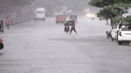 Strong monsoon arrives in Mumbai