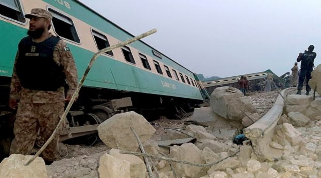 trains accident in pakistan