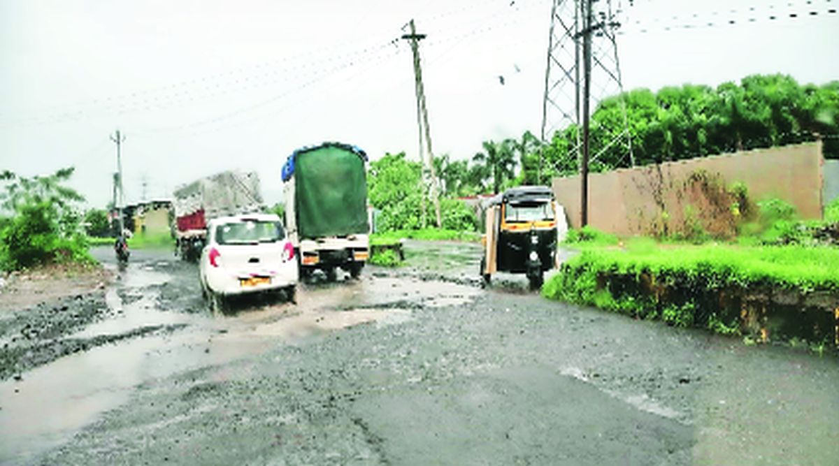 चिंचोटी ते कामण रस्ता पाण्याखाली