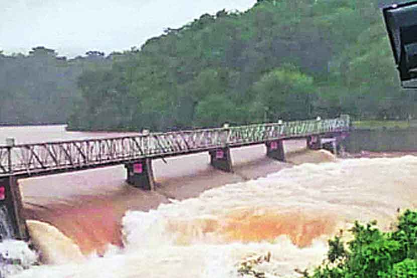 राधानगरी धरणाचे चार  स्वयंचलीत दरवाजे खुले झाले आहेत.