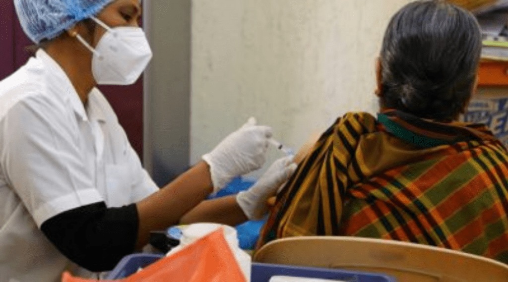 Maharashtra Covid vaccination : लसीकरण कासवगतीने