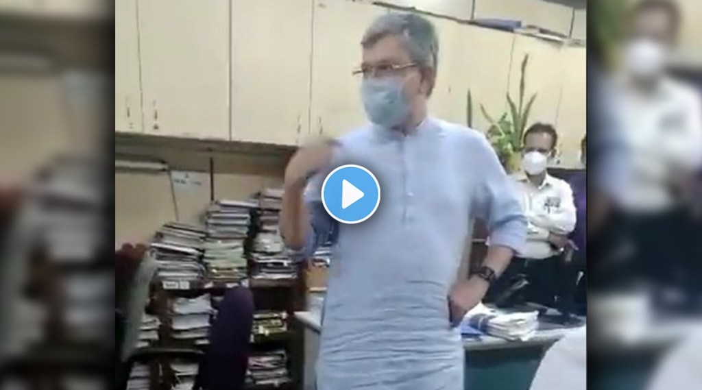 railway inister ashwini vaishnav viral video in oaffice