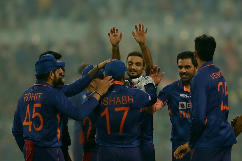 ind vs nz rohit sharma receives trophy and stand in corner