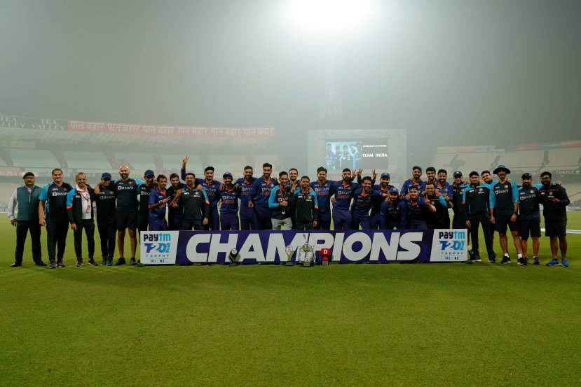 ind vs nz rohit sharma receives trophy and stand in corner