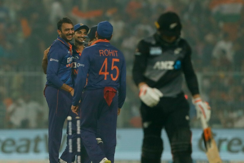 ind vs nz rohit sharma receives trophy and stand in corner