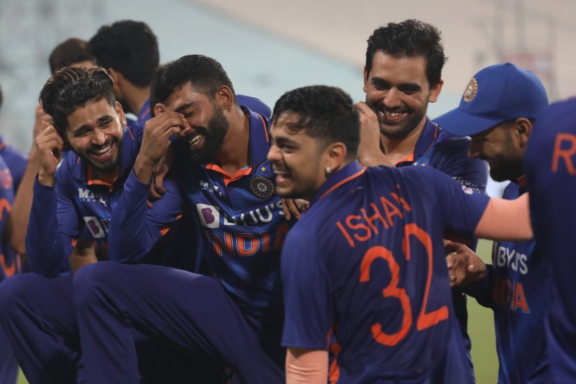 ind vs nz rohit sharma receives trophy and stand in corner