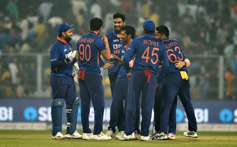 ind vs nz rohit sharma receives trophy and stand in corner