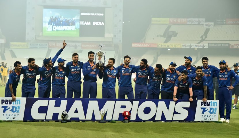 ind vs nz rohit sharma receives trophy and stand in corner