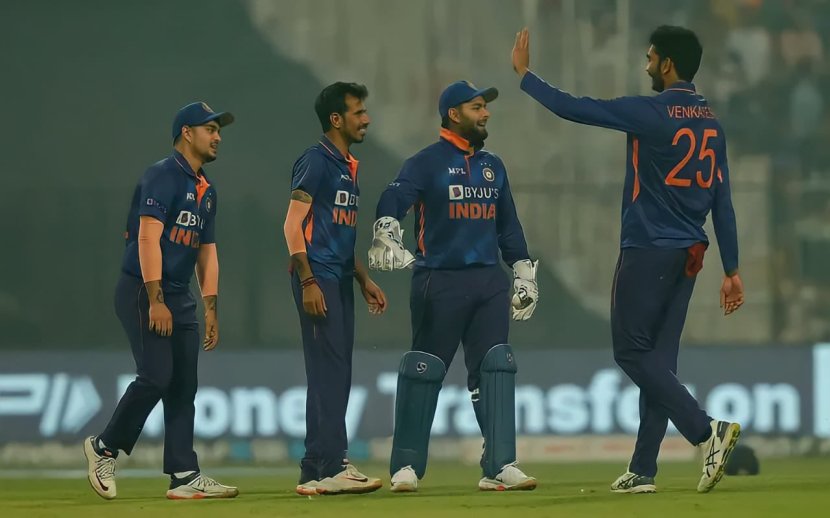 ind vs nz rohit sharma receives trophy and stand in corner