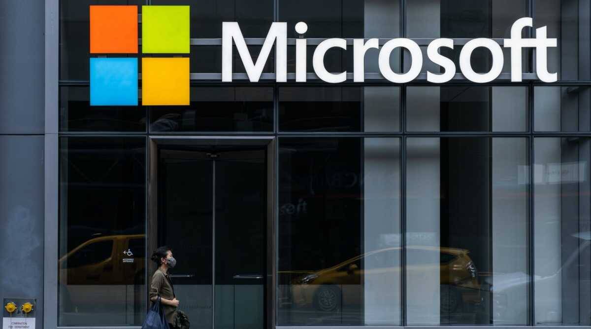 Vaccinated Employees Google Facebook and Microsoft are required to come to the office