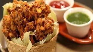 Try Crispy Corn Pakodas This Monsoon Evening Chef Sanjeev Kapoor Recipe gst 97