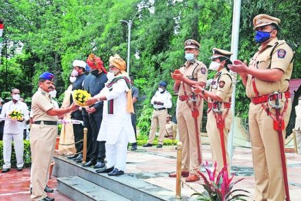 वीर माता-पिता, जखमी जवानांसह पदकप्राप्त पोलिसांचा गौरव