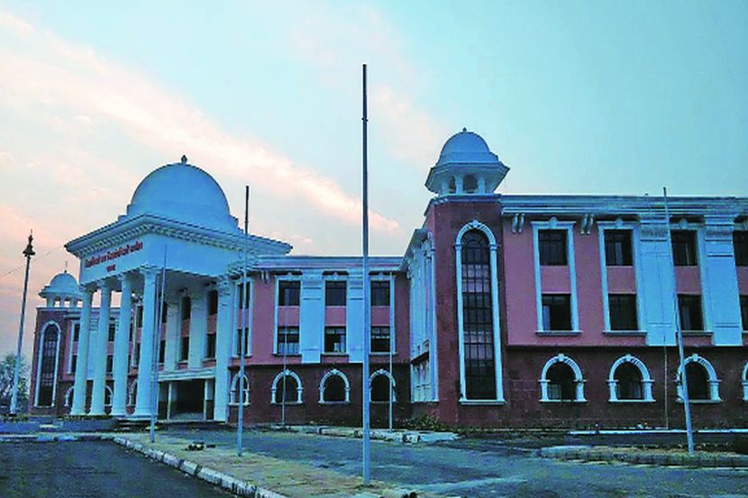 जिल्हा मुख्यालयाच्या उद्घाटनासाठी मंत्र्यांची मांदियाळी