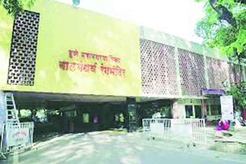 करोना प्रादुर्भावामुळे नाट्यगृहांच्या उत्पन्नाची टाळेबंदी