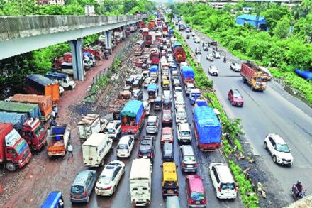 मुंबई-नाशिक महामार्ग वाहतूक कोंडीत