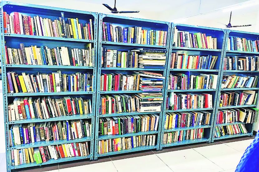 प्राच्यविद्या अभ्यास संस्थेला अमेरिकन संशोधकाकडून ग्रंथांची भेट