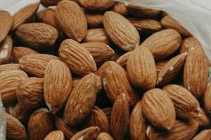 Almonds-Benefits (1)
