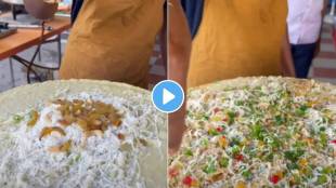 Man makes Dilkhush Dosa with onions