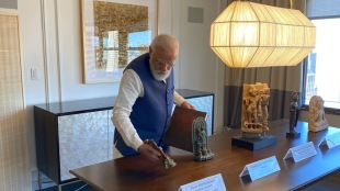 PM Narendra Modi in America Bringing Back old Artefacts cover