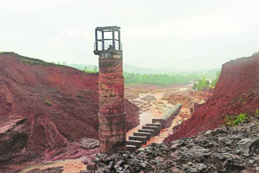 भुदरगडमध्ये तलाव फुटल्याने जनावरे, वाहने वाहून गेली