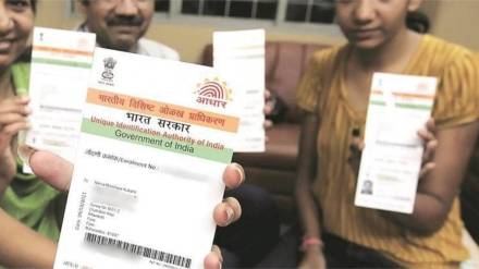 तुमचं Aadhar Card हरवलंय? ‘या’ सोप्या स्टेप्स वापरुन घरच्या घरी ऑनलाइन कॉपी मिळवा
