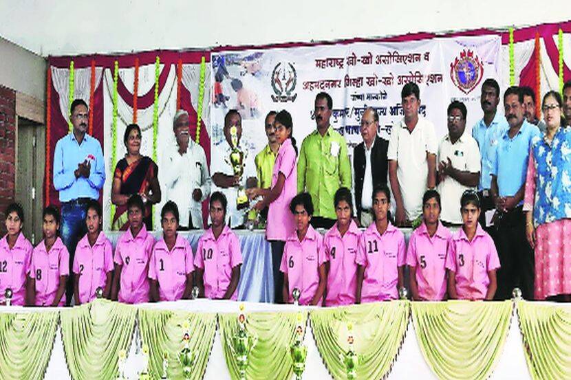 ४७ व्या महाराष्ट्र राज्य खो-खो स्पर्धेत १८ वर्षांआतील गटाचे उपविजेतेपद मिळविणारा नाशिकचा मुलींचा संघ
