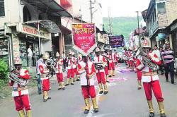 कोणी काम देता का काम?