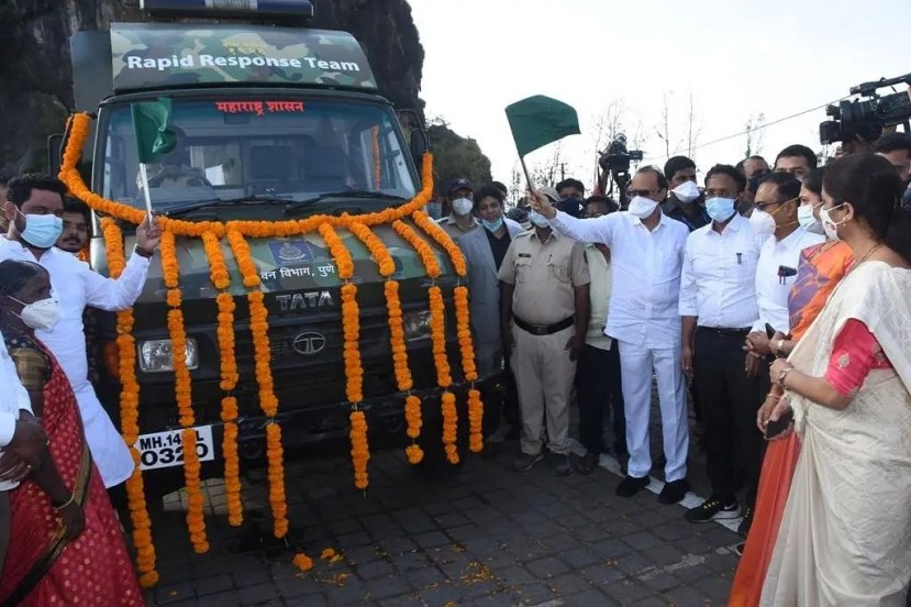 सिंहगडावर पर्यटकांची वर्दळ असते. याचा पर्यटनाच्या दृष्टीने विकास कसा करता येऊ शकतो याबाबत गेली काही दिवसांपासून विविध पातळ्यांवर विचार विनिमय सुरु होता.