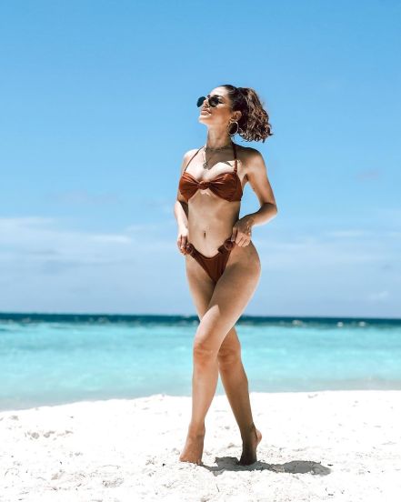 These sizzling bikini pictures of Alaya F from her beach vacation in Maldives
