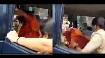 VIDEO: लखीमपूरला जाणाऱ्या भाजपा माजी खासदाराचे केस ओढले, धक्के मारत पोलीस गाडीत घातलं