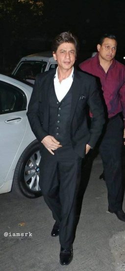 Shah Rukh Khan personal bodyguard Ravi Singh Salary interesting Facts Information and Bond With King Khan