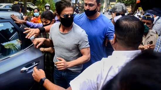 Shah Rukh Khan personal bodyguard Ravi Singh Salary interesting Facts Information and Bond With King Khan