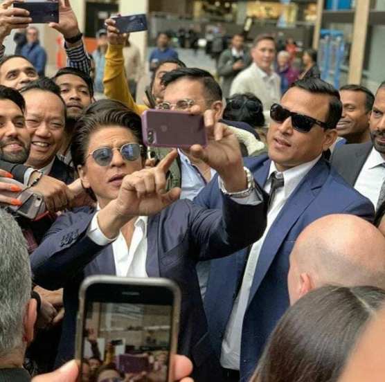 Shah Rukh Khan personal bodyguard Ravi Singh Salary interesting Facts Information and Bond With King Khan