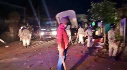 औरंगजेबाविषयीच्या फेसबुक पोस्टवरून उस्मानाबादमध्ये तुफान राडा, जमावाकडून दगडफेक; चार पोलीस जखमी