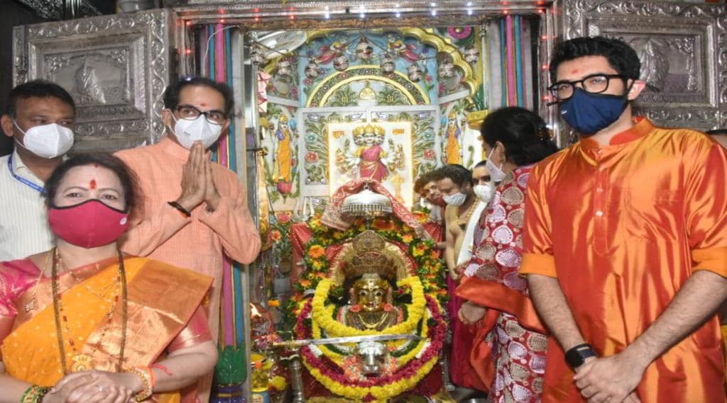Chief Minister Uddhav Thackeray visited Mumbadevi with his family