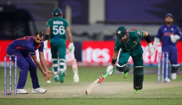 भारताने दिलेले १५२ धावांचे लक्ष्य पाकिस्तानने १७.५ षटकांत गाठलं. टी-२० विश्वचषकात भारतावर सहा प्रयत्नांत पहिल्या विजयाची नोंद केली. (Photo- Reuters)