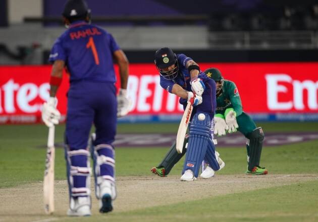 २०१७च्या चॅम्पियन्स करंडकातील अंतिम फेरीत भारताला कोहलीच्याच नेतृत्वाखाली पाकिस्तानकडून पराभव पत्करावा लागला होता. (Photo- AP)