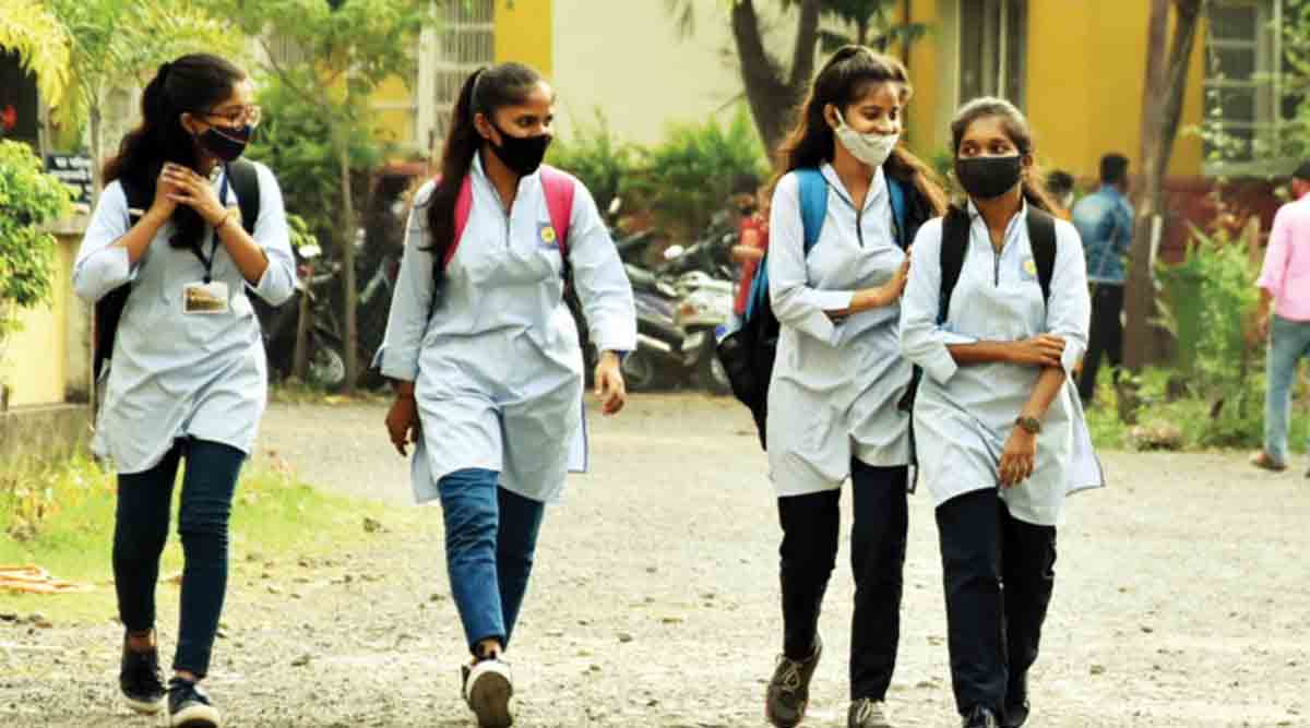 दीड वर्षांनंतर महाविद्यालये विद्यार्थ्यांनी फुलली