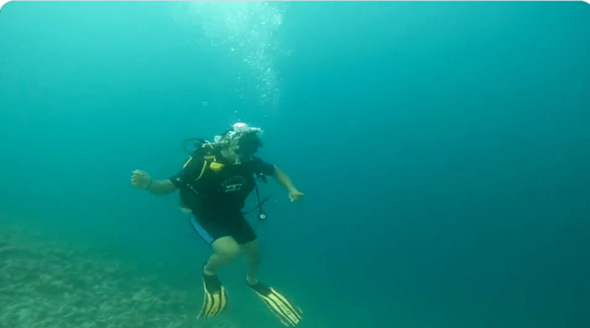 neraj chopra underwater