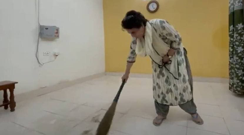 priyanka gandhi sweeping in sitapur