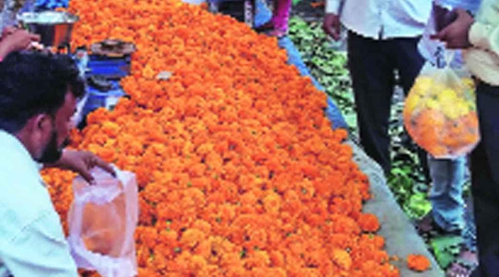 दसऱ्यानिमित्त फूल बाजार फुलला