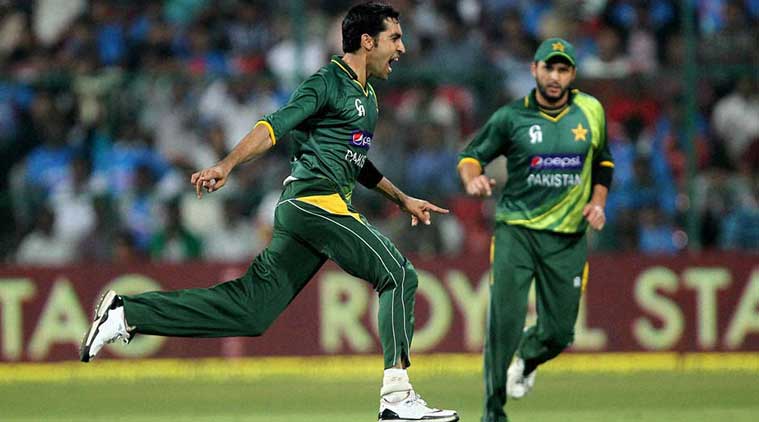 पाकिस्तानकडून खेळताना वेगवान गोलंदाज उमर गुलने भारताविरुद्ध ११ गडी बाद केले आहेत.(Photo- PTI)
