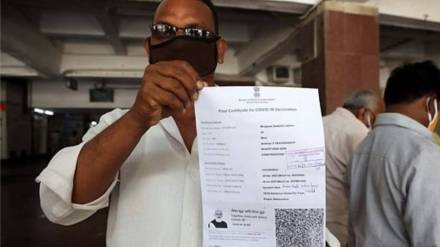 “स्वतःच्या पैशाने लस घेतलीय, प्रमाणपत्रावरुन मोदींचा फोटो हटवा”, उच्च न्यायालयात याचिका दाखल