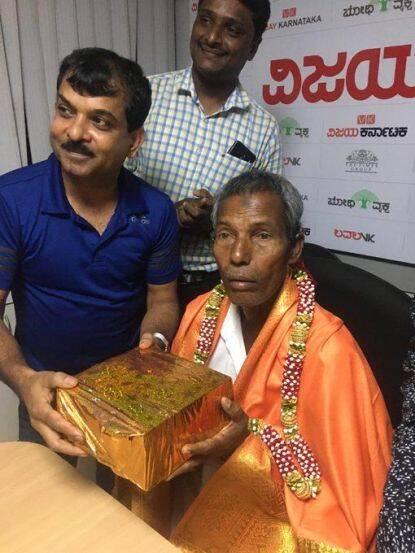 An orange vendor who built a school with his earnings Story of Padma Shri awardee Harekala Hajabba