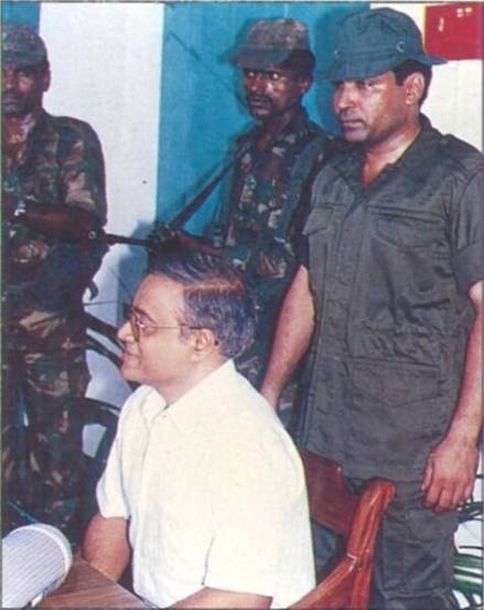 राष्ट्रपती गयूम यांना भारतीय आणि एनएसएस सैनिकांनी कडक सुरक्षा पुरवली होती. (फोटो क्रेडिट: मालदीव नॅशनल लायब्ररी)