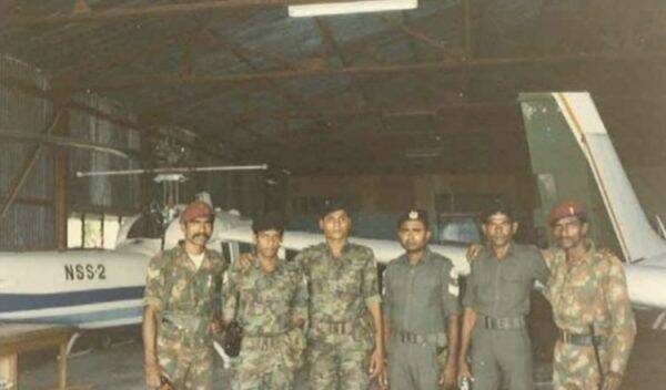 पॅरा कमांडोंनी माले विमानतळ आणि अन्य इमारती बंडखोरांच्या ताब्यातून सोडवल्या आणि अध्यक्ष गयूम यांना वाचवले. (Photo credit: Historical photos of Maldives/Facebook)