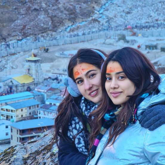 Janhvi Kapoor Sara Ali Khan Kedarnath Temple Photos