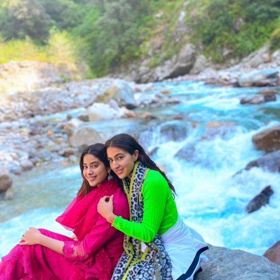 Janhvi Kapoor Sara Ali Khan Kedarnath Temple Photos